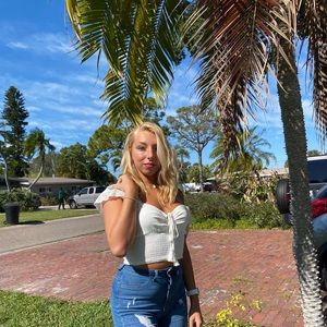 Off white lace crop top Forever 21